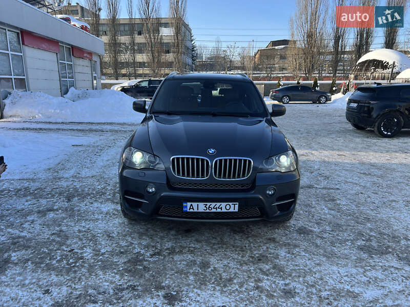 Внедорожник / Кроссовер BMW X5 2011 в Коростене