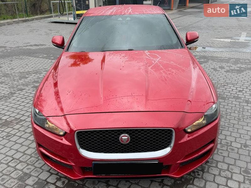 Седан Jaguar XE 2015 в Кам'янському