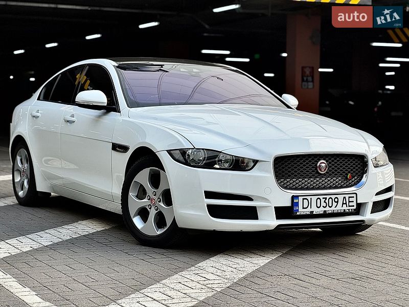 Седан Jaguar XE 2016 в Киеве