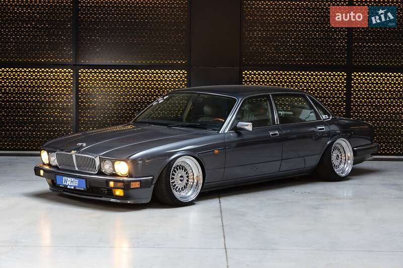 Седан Jaguar XJ 1993 в Луцке