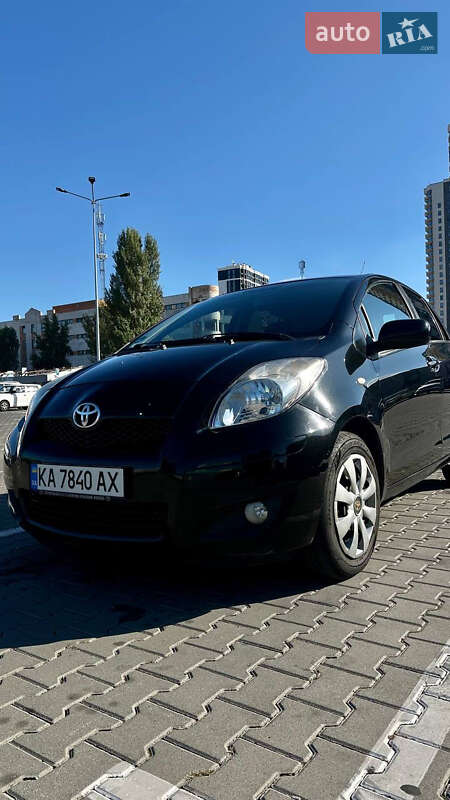 Хэтчбек Toyota Yaris 2009 в Киеве