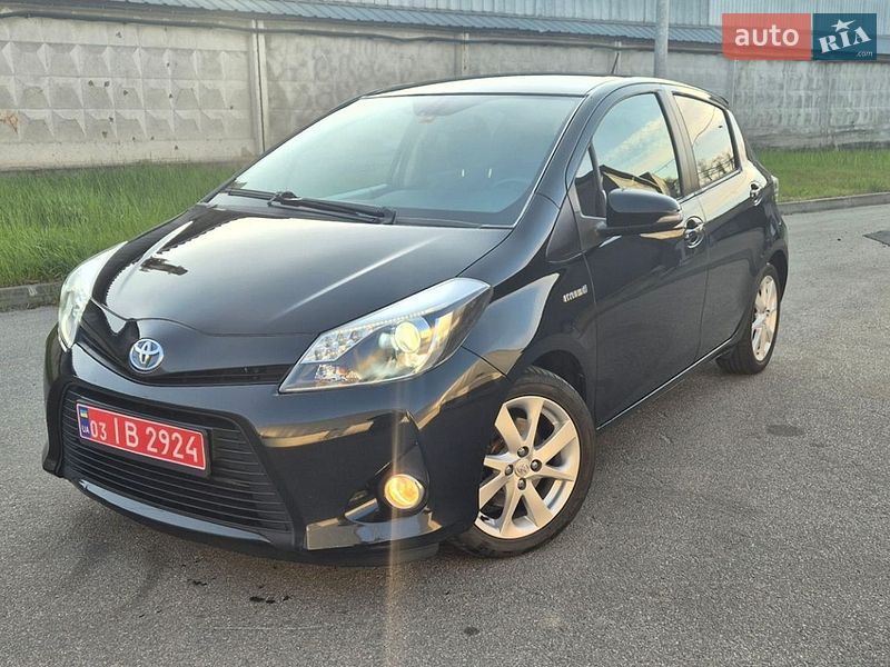 Хэтчбек Toyota Yaris 2013 в Киеве