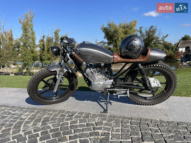 Кафе рейсер Yamaha YBR125 2014 в Киеве