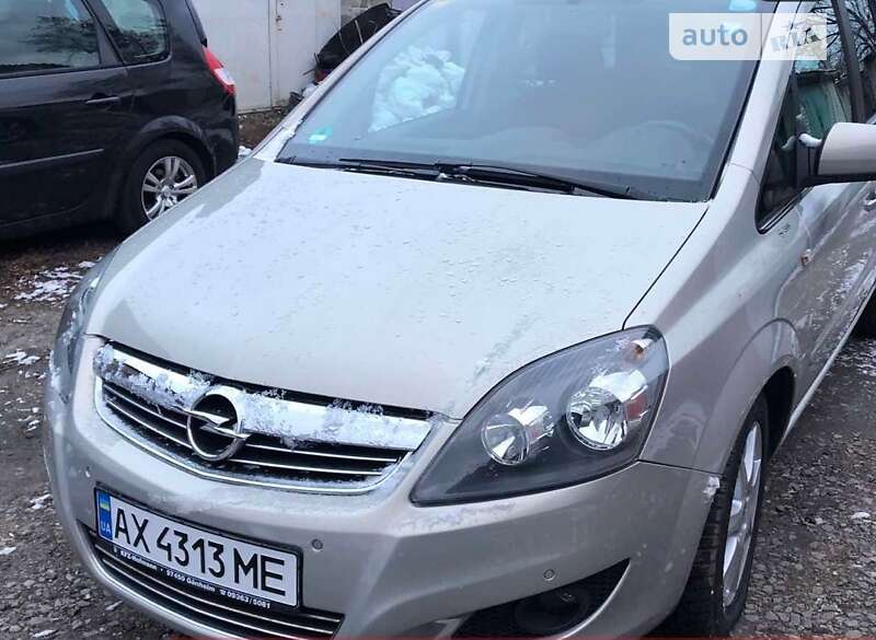 Минивэн Opel Zafira 2011 в Богодухове