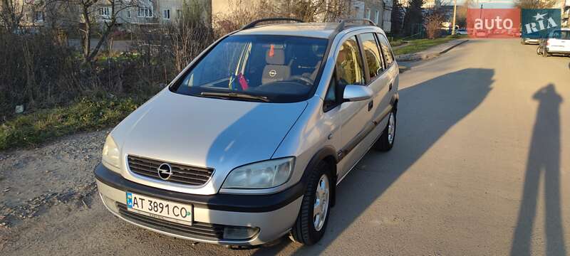 Минивэн Opel Zafira 2001 в Долине