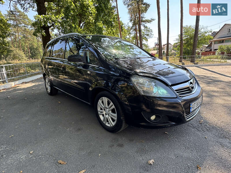 Минивэн Opel Zafira 2009 в Киеве