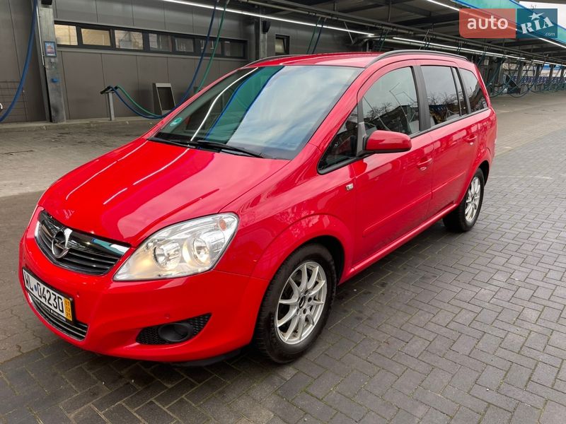 Минивэн Opel Zafira 2009 в Хотове