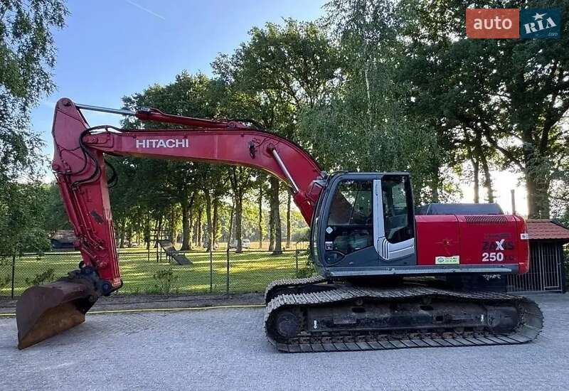 Гусеничный экскаватор Hitachi ZX 2011 в Киеве Гусеничный экскаватор Hitachi ZX 2011 в Киеве
