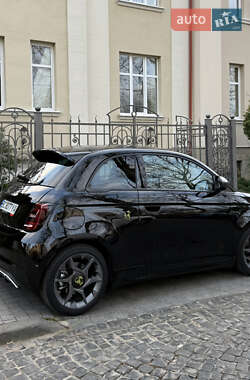 Хэтчбек Abarth Fiat 500 2023 в 