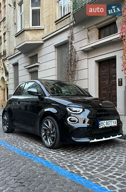 Хэтчбек Abarth Fiat 500 2023 в 