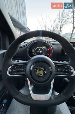 Хэтчбек Abarth Fiat 500 2023 в 