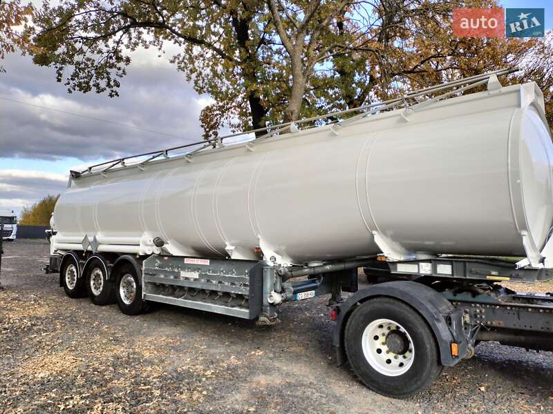 Цистерна напівпричіп Acerbi 02Т 2006 в Луцьку