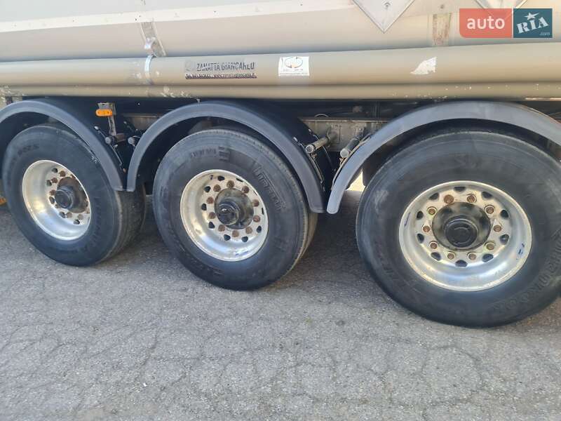 Цистерна полуприцеп Acerbi 21L 2000 в Виннице