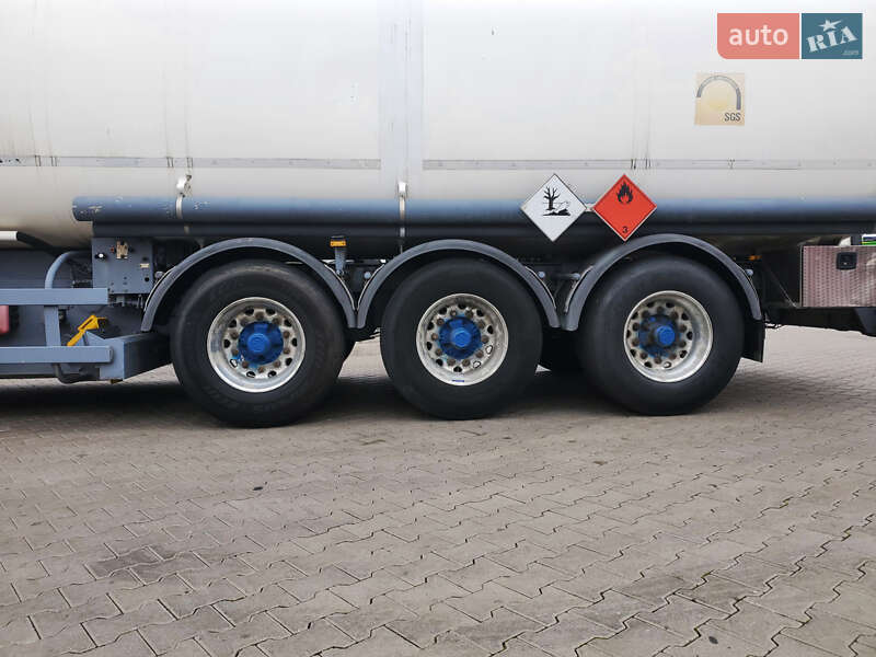 Цистерна полуприцеп Acerbi 21L 2002 в Ровно