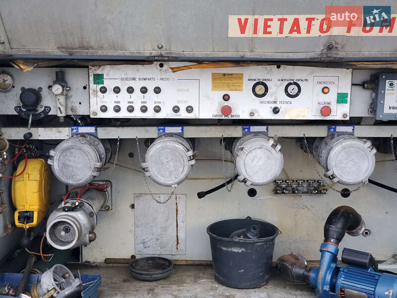 Цистерна полуприцеп Acerbi 21L 2002 в Ровно