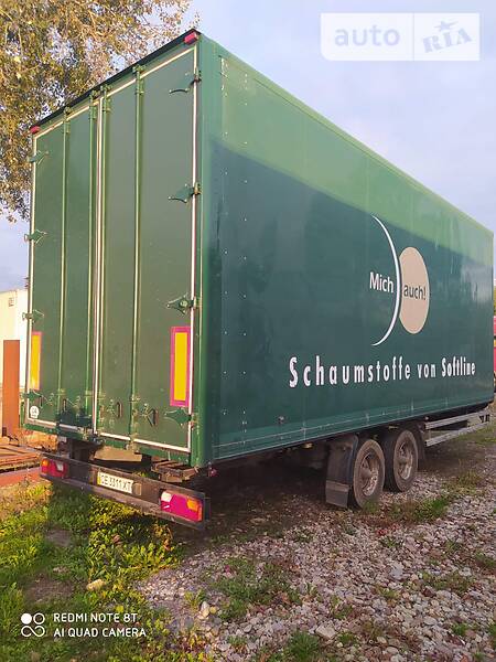 Ізотермічна будка Ackermann-Fruehauf AA 2000 в Хотині