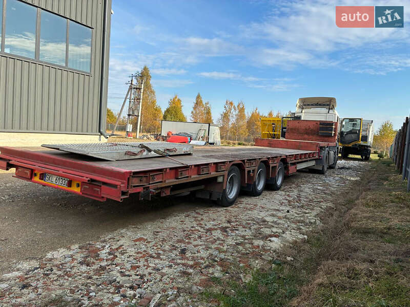 Низкорамна платформа ACTM RB 2001 в Долині