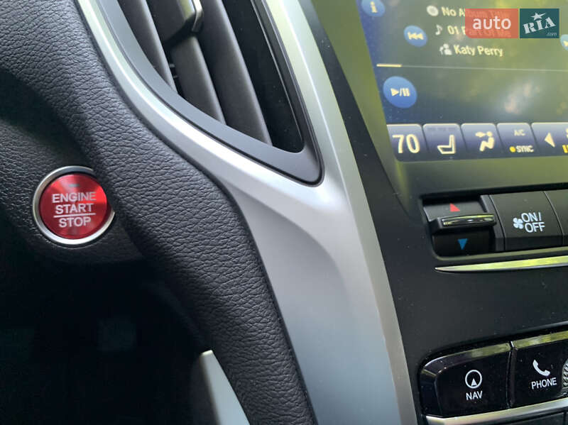 Седан Acura TLX 2017 в Киеве