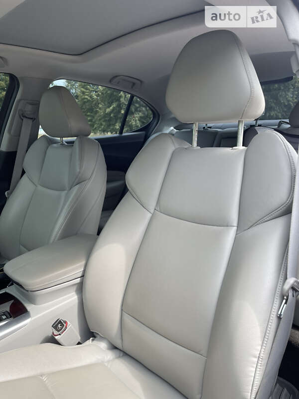 Седан Acura TLX 2015 в Шостке