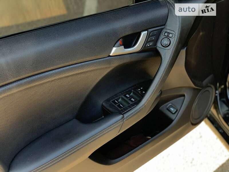 Седан Acura TSX 2010 в Львове