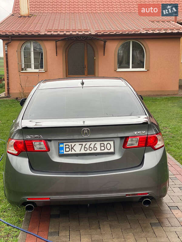 Седан Acura TSX 2010 в Клевані