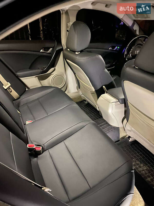 Седан Acura TSX 2010 в Клевані