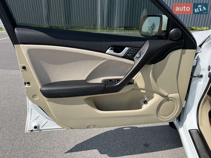Седан Acura TSX 2011 в Богуславі