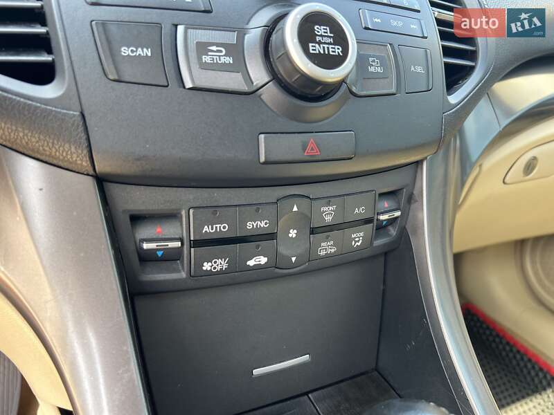 Седан Acura TSX 2011 в Богуславі