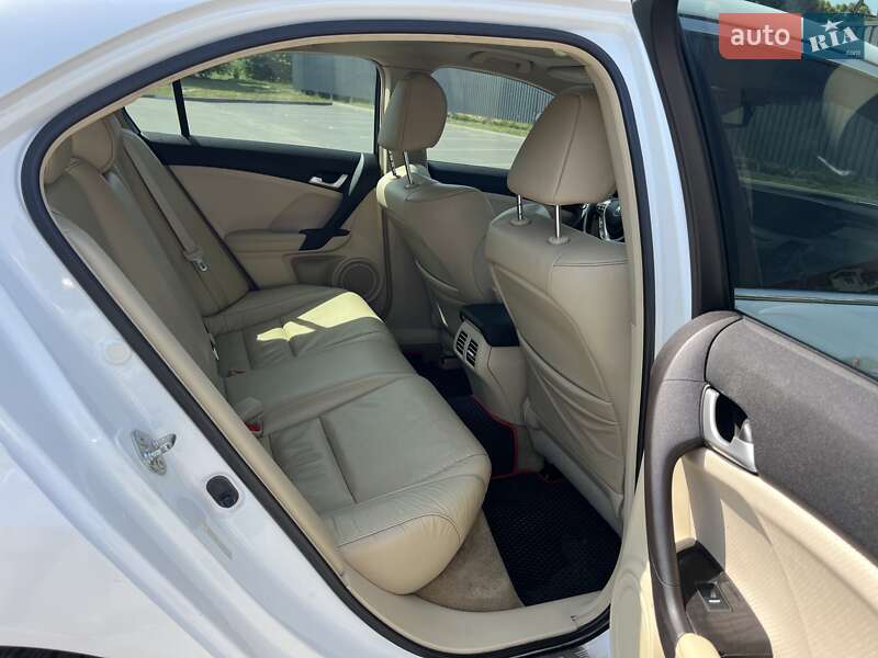 Седан Acura TSX 2011 в Богуславі