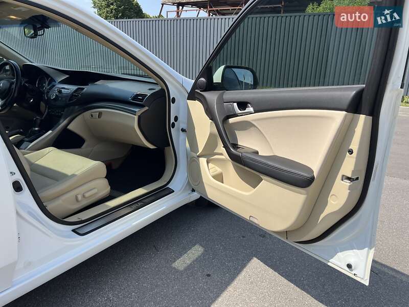 Седан Acura TSX 2011 в Богуславі
