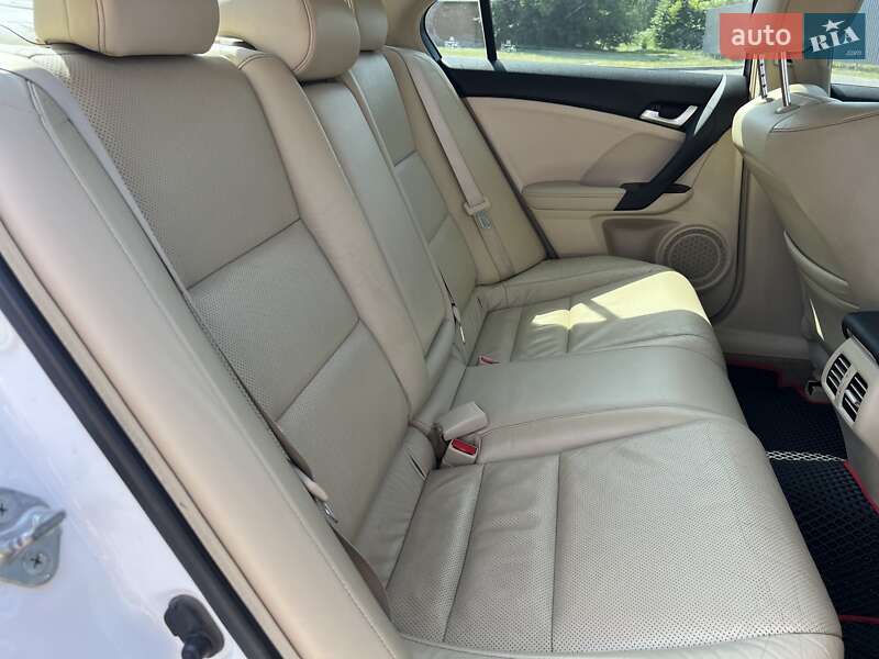 Седан Acura TSX 2011 в Богуславі