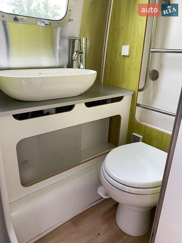 Дом на колесах Airstream International 2009 в Киеве