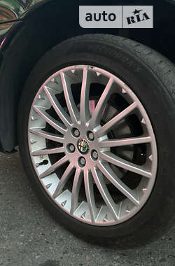 Хэтчбек Alfa Romeo 147 2005 в 