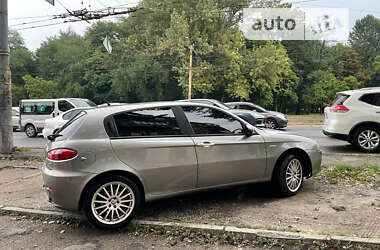 Хетчбек Alfa Romeo 147 2005 в Дніпрі