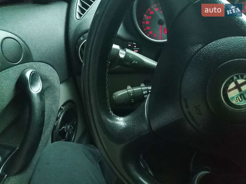 Хэтчбек Alfa Romeo 147 2002 в Чернигове