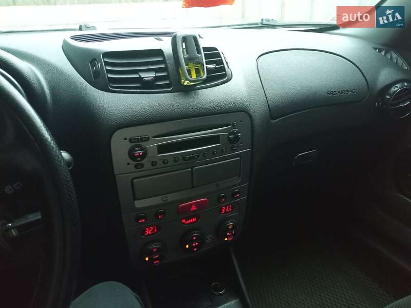 Хэтчбек Alfa Romeo 147 2002 в Чернигове