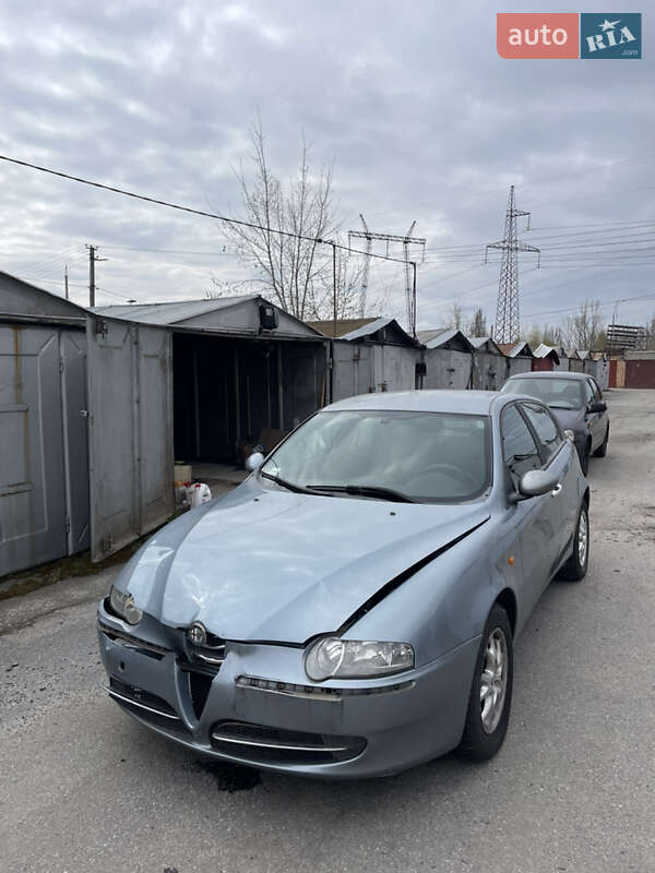 Хэтчбек Alfa Romeo 147 2001 в Вишневом