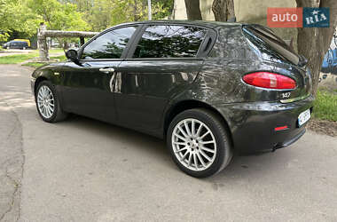 Хетчбек Alfa Romeo 147 2005 в 