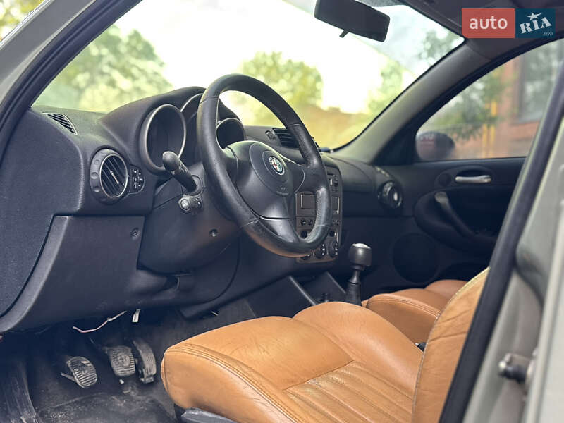 Хэтчбек Alfa Romeo 147 2003 в Львове