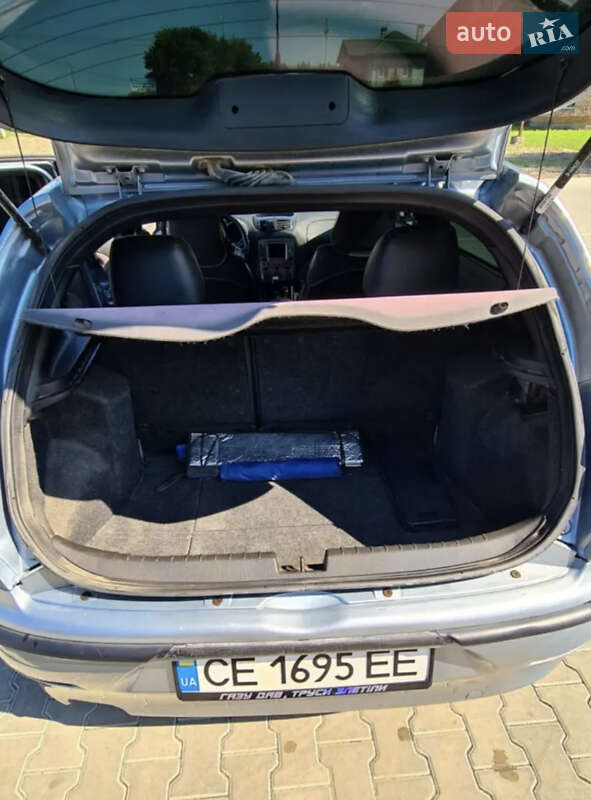 Хэтчбек Alfa Romeo 147 2004 в Черновцах