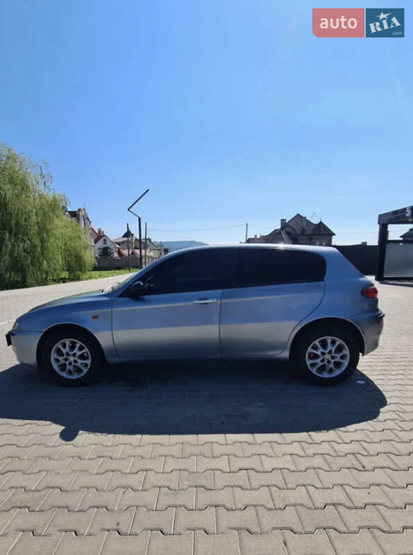 Хэтчбек Alfa Romeo 147 2004 в Черновцах