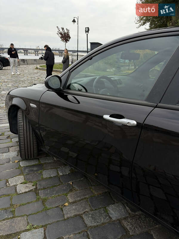 Хэтчбек Alfa Romeo 147 2009 в Киеве