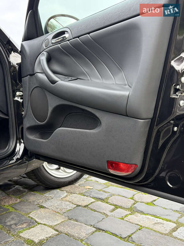 Хэтчбек Alfa Romeo 147 2009 в Киеве