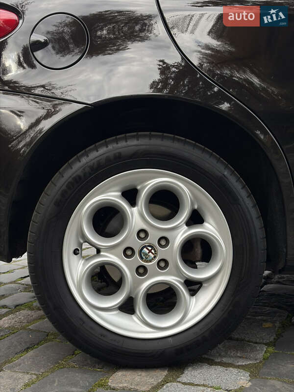 Хэтчбек Alfa Romeo 147 2009 в Киеве