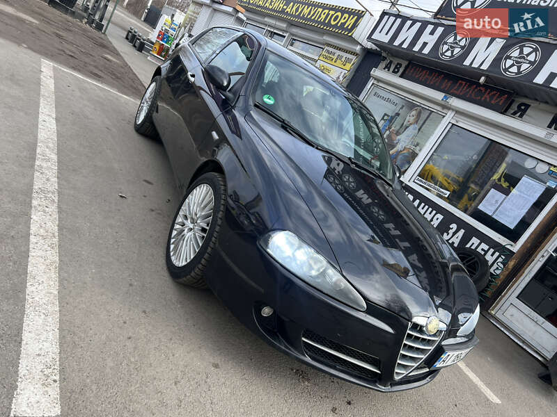 Хэтчбек Alfa Romeo 147 2008 в Вишневом фото 10 Хэтчбек Alfa Romeo 147 2008 в Вишневом