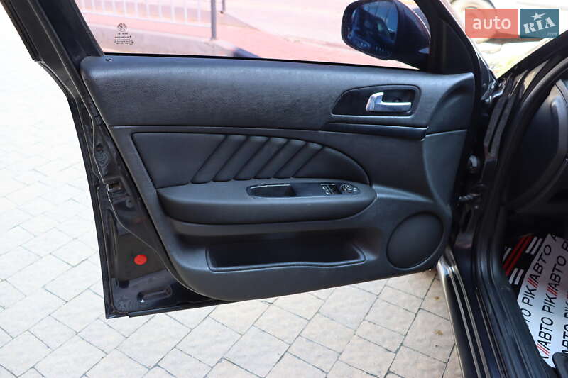 Седан Alfa Romeo 159 2006 в Львове