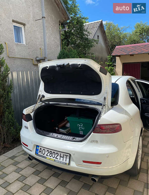 Седан Alfa Romeo 159 2008 в Тячеві