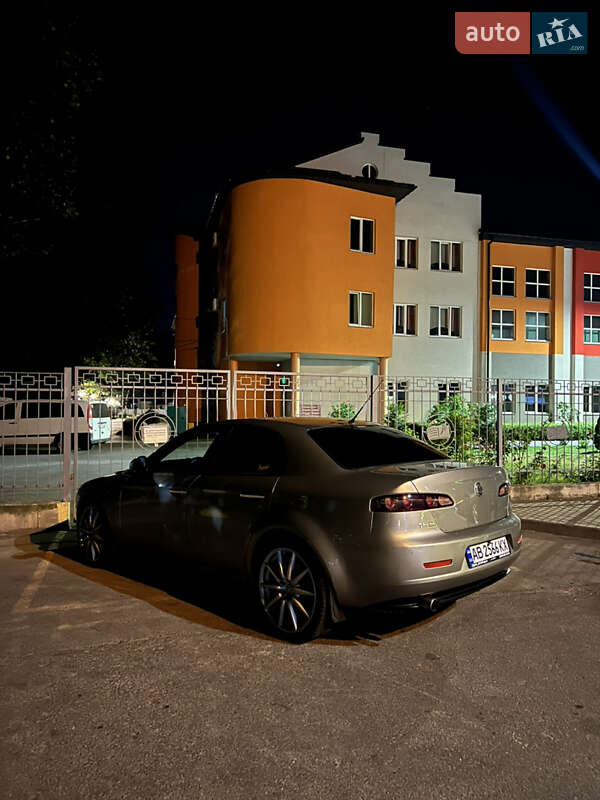 Седан Alfa Romeo 159 2006 в Липовці