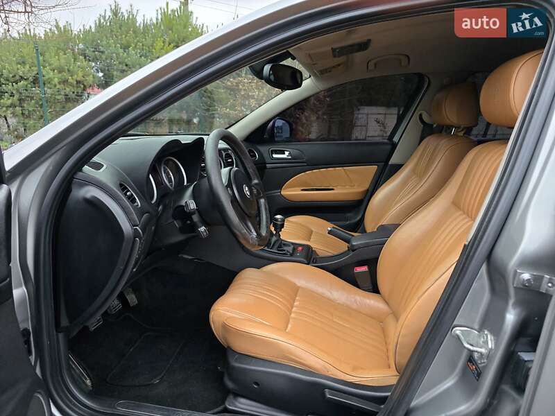 Седан Alfa Romeo 159 2006 в Хмельницькому