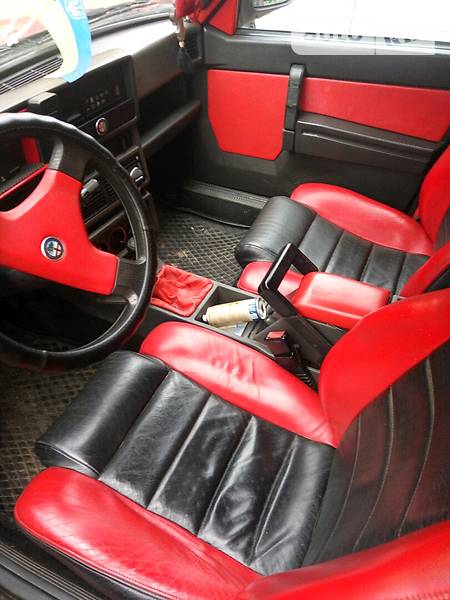 Alfa Romeo 75 1988 року